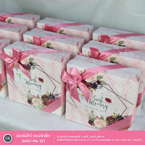 เช็ตผ้าเช็ดผม + แก้วกระบอกน้ำพร้อมกล่องสีชมพู พร้อมถุงหิ้ว+ป้ายชื่อ