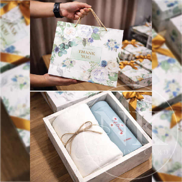 เช็ตผ้าเช็ดผม + แก้วกระบอกน้ำพร้อมกล่องสีเขียว พร้อมถุงหิ้ว+ป้ายชื่อ