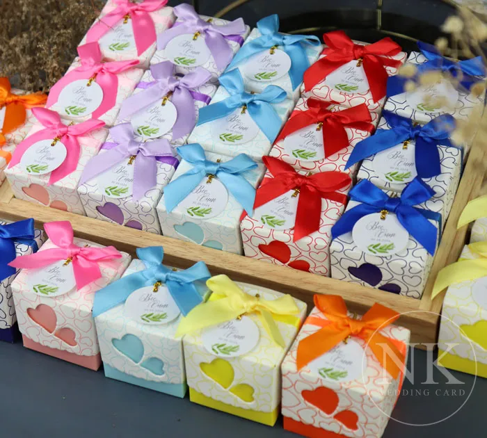 ของ ชำร่วย ผ้า ใน กล่องลายหัวใจฉลุลาย ผ้า ขนหนู ของ ชำร่วย ของ ชำร่วย แต่งงาน