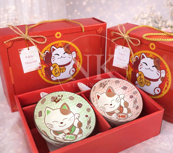 ของรับไหว้งานแต่งเซ็ตถ้วยเซรามิค สีแดงลายแมวนำโชค ดีไซน์สวยไม่ซ้ำ ความหมายดี ใช้งานได้จริง